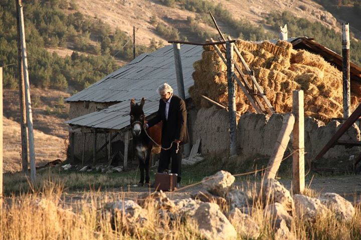 Սա պատմություն է 90 տարեկան մարդու մասին, ով գնում է փնտրելու իր երիտասարդ տարիների սիրուն: