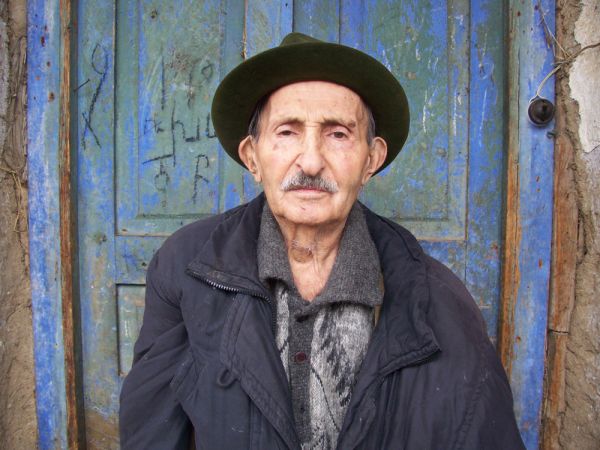 An old man lives alone in the village, likes to sing. His whole life he collected folk songs.